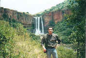 Mike_at__Waterfall_in_So_Africa.jpg (48692 bytes)