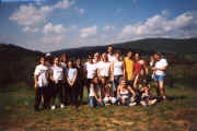 Apple Picking 2002 Gang on Hill.jpg (60971 bytes)