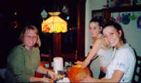 Mom with Ang and Diane.jpg (46522 bytes)